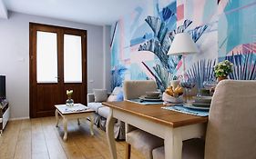 Lora Luxury House